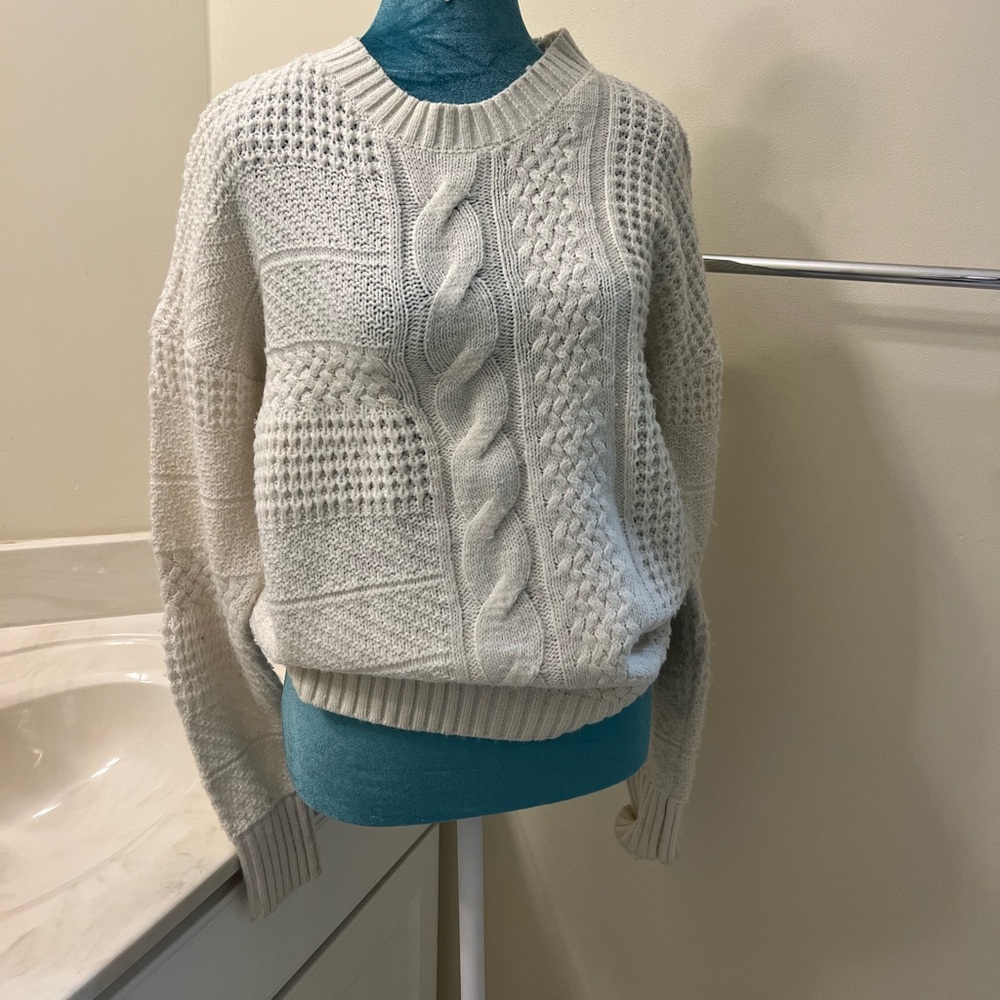 Cream cable knit size small